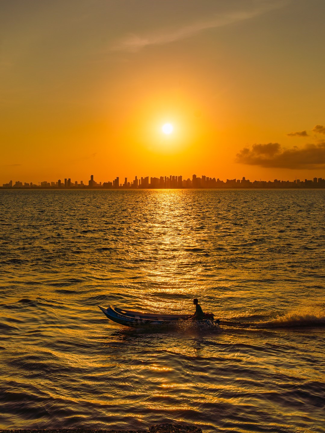 O ribeirinho e a metrópole da Amazônia 