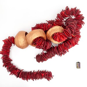 YA047CL2 - ESCULTURA PEREIRO METADE VERMELHO C/SAPUCAIA COBRE