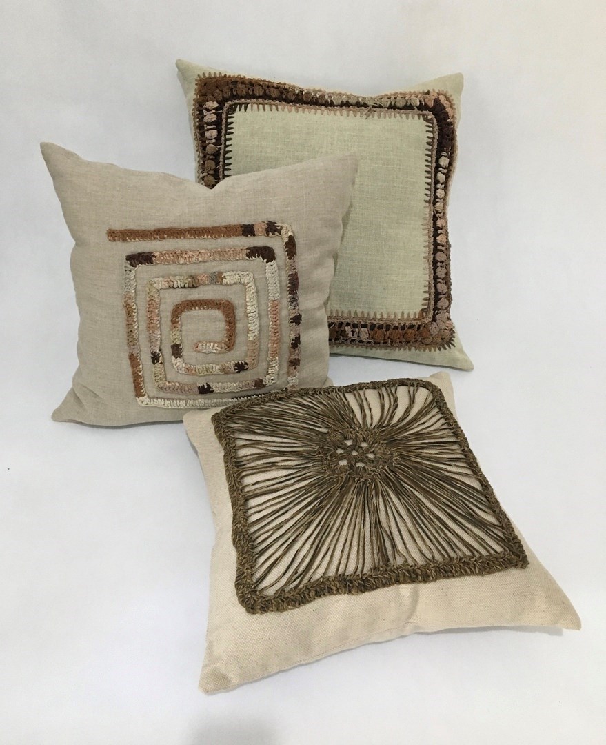 Trio de Almofadas Aplicadas