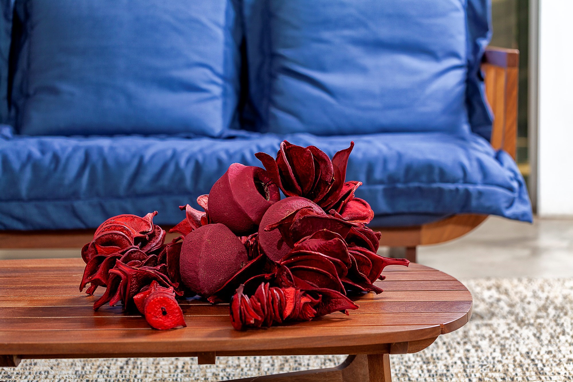 YA043VM0 -ESCULTURA ORELHA DE ELEFANTE VERMELHO