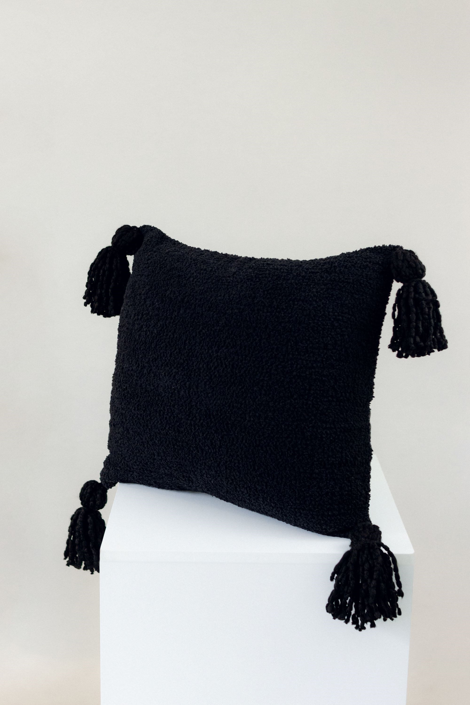 Almofada Tear Silêncio Profundo Preta